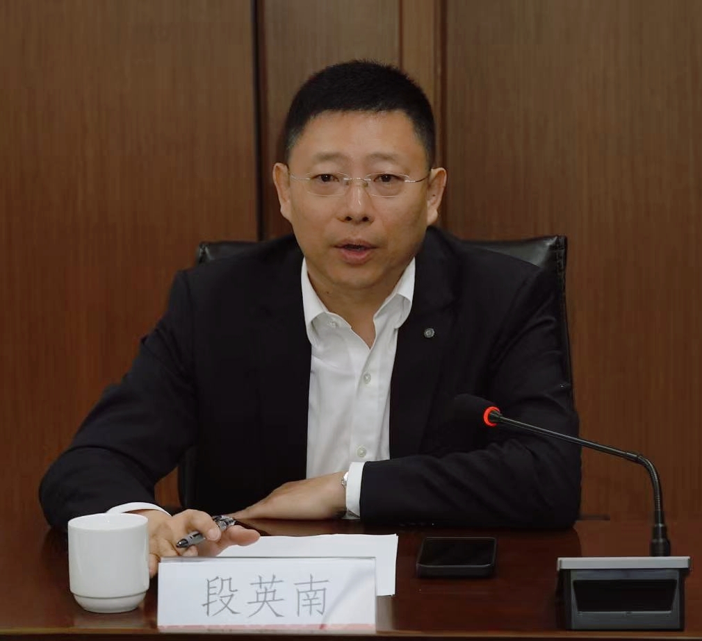 商務(wù)部配額許可證事務(wù)局副局長顧戰(zhàn)清一行蒞臨廈門標(biāo)準(zhǔn)砂調(diào)研指導(dǎo)